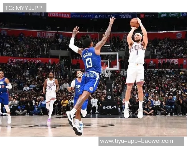 布克半场状态低迷仅得6分依赖队友发挥助力球队表现